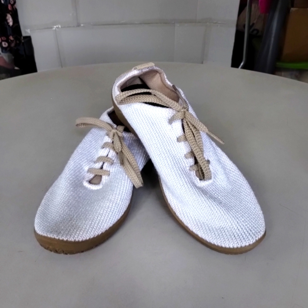 Arcopedico White Cream Women  Lace Up Walking Shoes SZ 7 Lightweight Soft Comfy